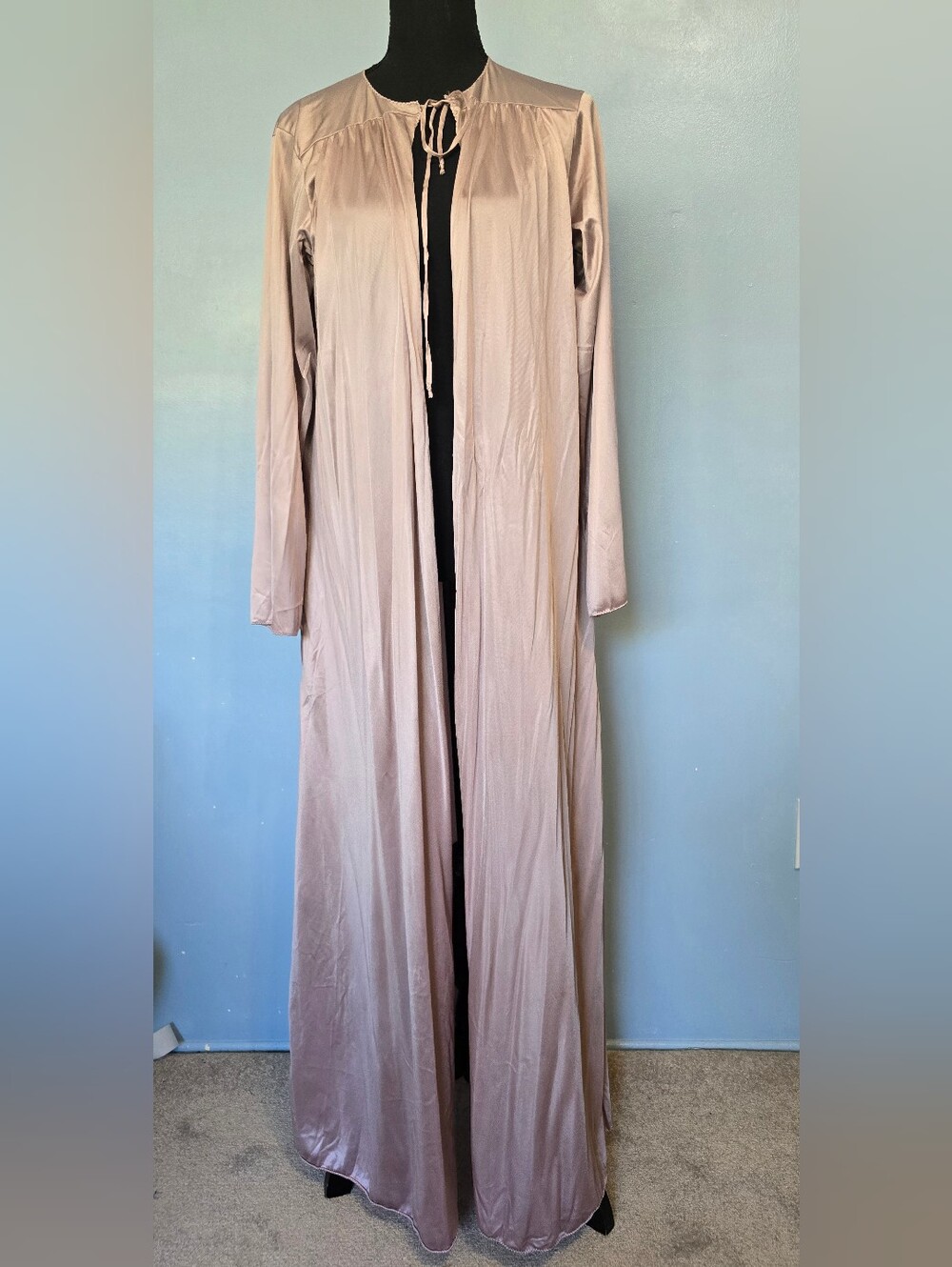 Vntg John Kloss For CIRA 70's Satin Robe Size M Mauve